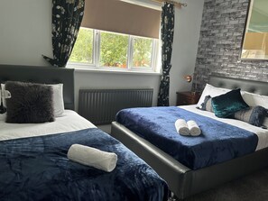 4 多间卧室、熨斗/熨衣板、免费 WiFi、床单