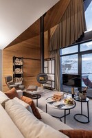 Nhà gỗ Executive | Minibar, trang trí khác biệt, bàn, khu vực làm việc phù hợp cho laptop 