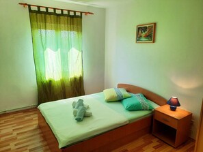 2 quartos, acesso à internet, roupa de cama