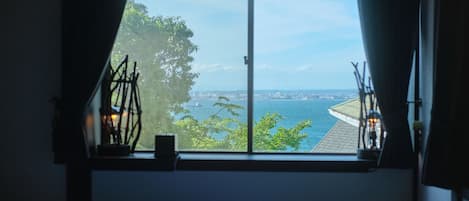 Deluxe House | 3 bedrooms, desk, blackout drapes, bed sheets