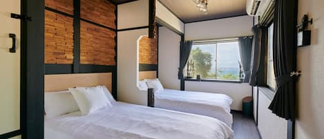 Deluxe House | 3 bedrooms, desk, blackout drapes, bed sheets