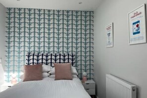 2 Schlafzimmer, Schreibtisch, Bügeleisen/Bügelbrett, WLAN