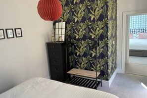 2 bedrooms, desk, iron/ironing board, WiFi