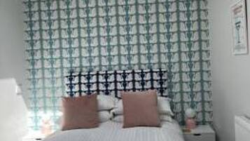 2 bedrooms, desk, iron/ironing board, WiFi