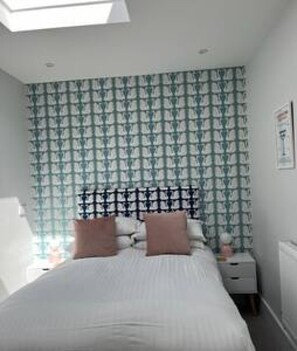 2 bedrooms, desk, iron/ironing board, WiFi