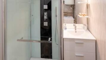 Shower, hair dryer, towels