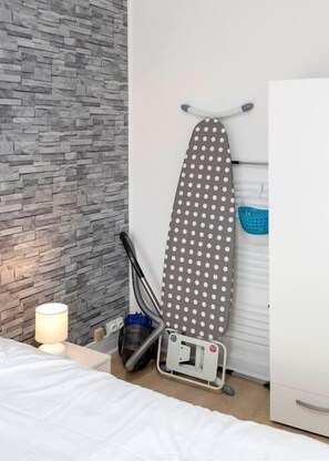 1 bedroom, desk, iron/ironing board, WiFi