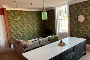 Interior - Field Maple -free parking -Grade Ii listed- first (Huntingdon)