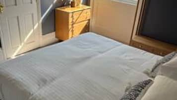 2 bedrooms, desk, iron/ironing board, WiFi