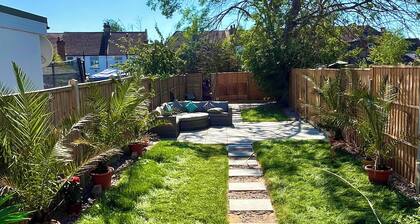 Luxury house with huge garden close to Wembley stadium