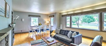 Cozy Abode ~ 3 Mi to Indiana Dunes Nat'l Park