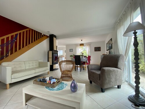 Traditional house with garden and activities, quiet near the sea