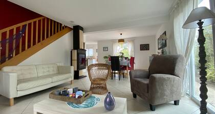 Traditional house with garden and activities, quiet near the sea