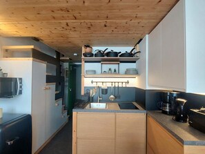 Fridge, microwave, oven, dishwasher - Mezzanine Duplex 5 pers. · Ski-in/out · Mont Blanc View (Les Arcs 1800)