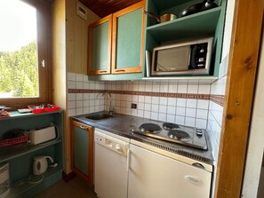 Fridge, dishwasher, coffee/tea maker, toaster - Functional divisible studio · Ski-in/ski-out · Sleeps 4 (Plagne Bellecôte)