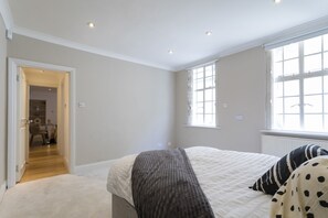 2 bedrooms, iron/ironing board, travel cot, free WiFi