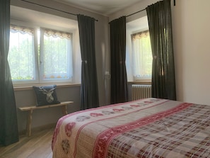 2 makuuhuonetta, vauvan matkasänky, Wi-Fi, vuodevaatteet