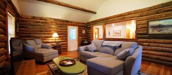 Quaint Historic Log Cabin near Victor, Between Grand Targhee and Jackson