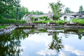 Property grounds - Poetic Cottages (Anze)