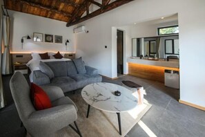 Room - Poetic Cottages (Anze)