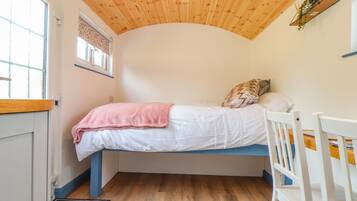 1 phòng ngủ, trang trí khác biệt