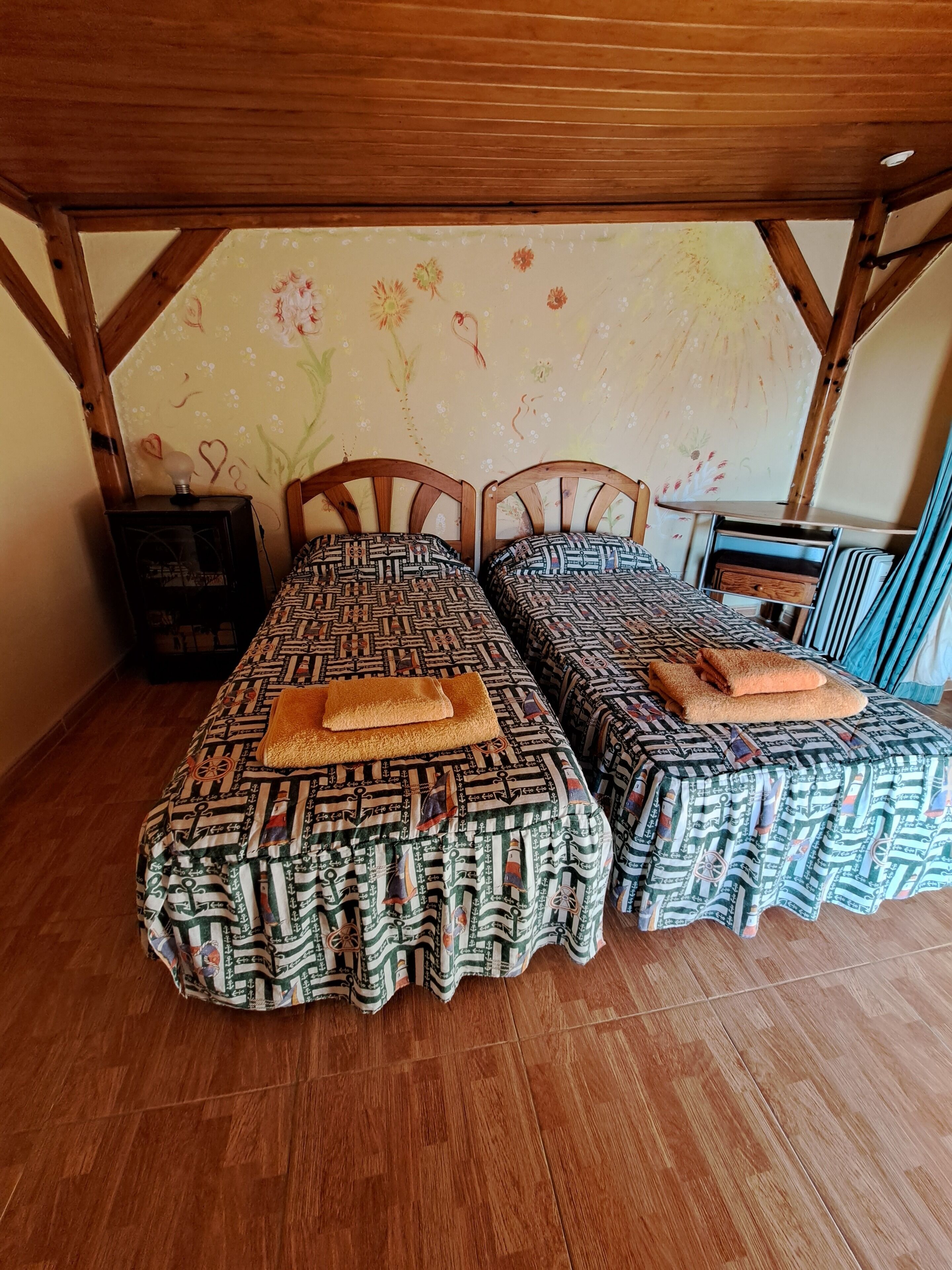 1 habitación, escritorio, tabla de planchar con plancha y wifi gratis 