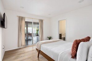 3 bedrooms, iron/ironing board, travel crib, free WiFi