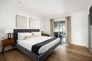 3 bedrooms, iron/ironing board, travel crib, free WiFi - Mid-century Modern Scottsdale Home w/ Heated Pool (Scottsdale)