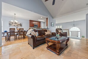 TV - Upstairs Unit w/ Balcony + Pool and tennis (Buford)