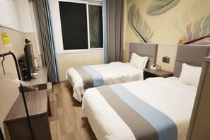A hotel room with two beds, a desk, a chair, a window, and a wall with a feather pattern. - Aishang City Inn (Chongqing)