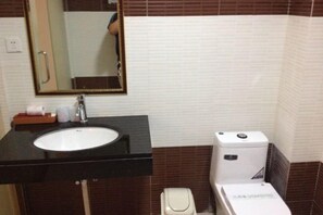 Bathroom - Tingtaoju Hotel (Taishan)