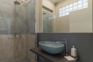 Doccia, asciugacapelli, bidet