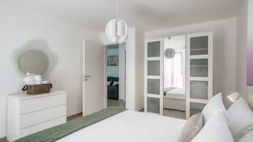 1 dormitorio, tabla de planchar con plancha, Internet y ropa de cama