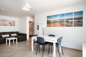 Dining - New apartment nestled among the valleys of the Moesano (CAMA 1) (Cama)