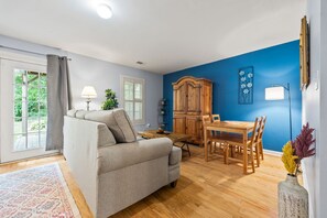 TV - Private 1BR Near Mall of GA & Lake (Buford)