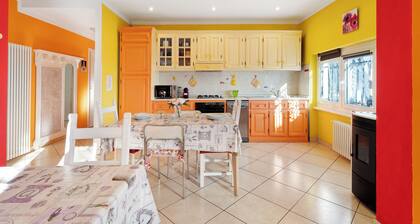 Appartement de vacances Casa Bella avec vue sur le lac, jardin partagé et Wi-Fi.