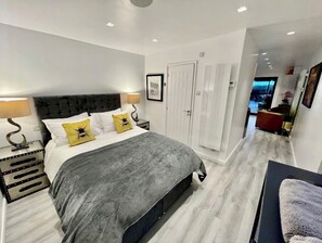 1 soverom, strykejern/-brett, wi-fi (inkludert) og sengetøy