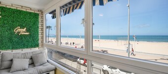 Appartamento 'Atardecer Beach' con Vista Mare, Wi-Fi e Aria Condizionata