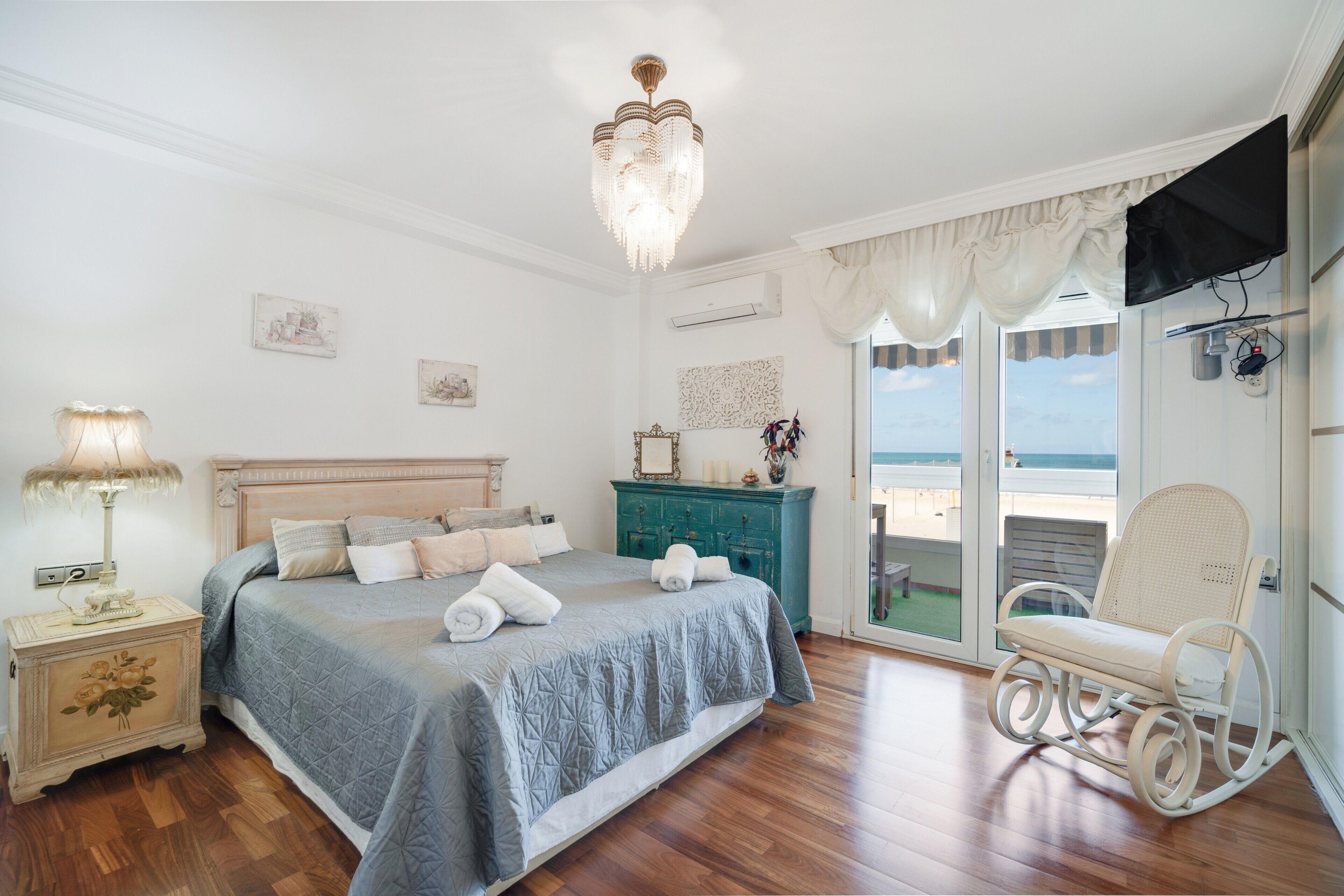 3 bedrooms, iron/ironing board, free WiFi, bed sheets