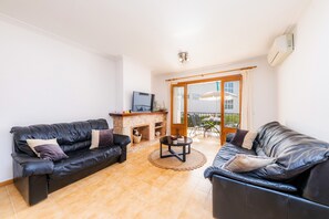 Télévision, cheminée