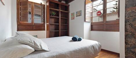 3 chambres, fer et planche à repasser, Wi-Fi gratuit, draps fournis