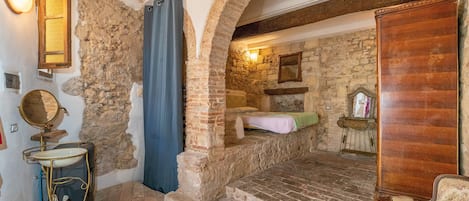 2 bedrooms, bed sheets