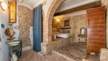 2 bedrooms, bed sheets