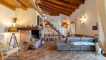 Televisión, chimenea