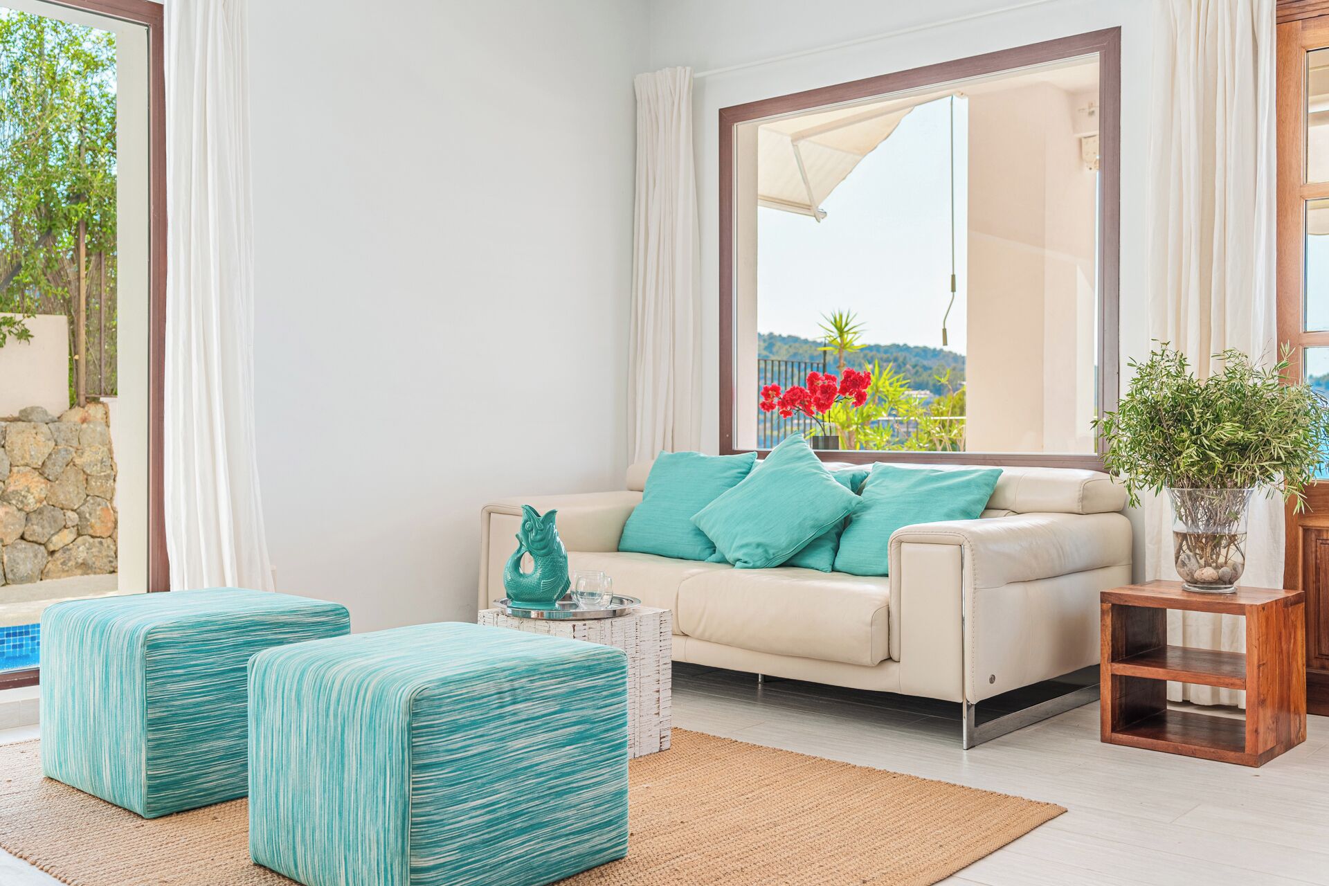 Televisie, een dvd-speler en een stereo