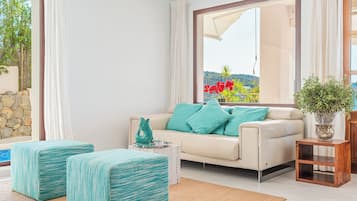 Televisie, een dvd-speler en een stereo