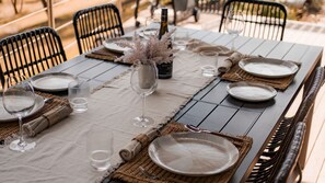 تناول الطعام بالخارج