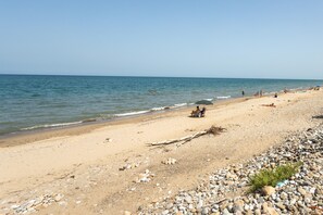 Una spiaggia nelle vicinanze