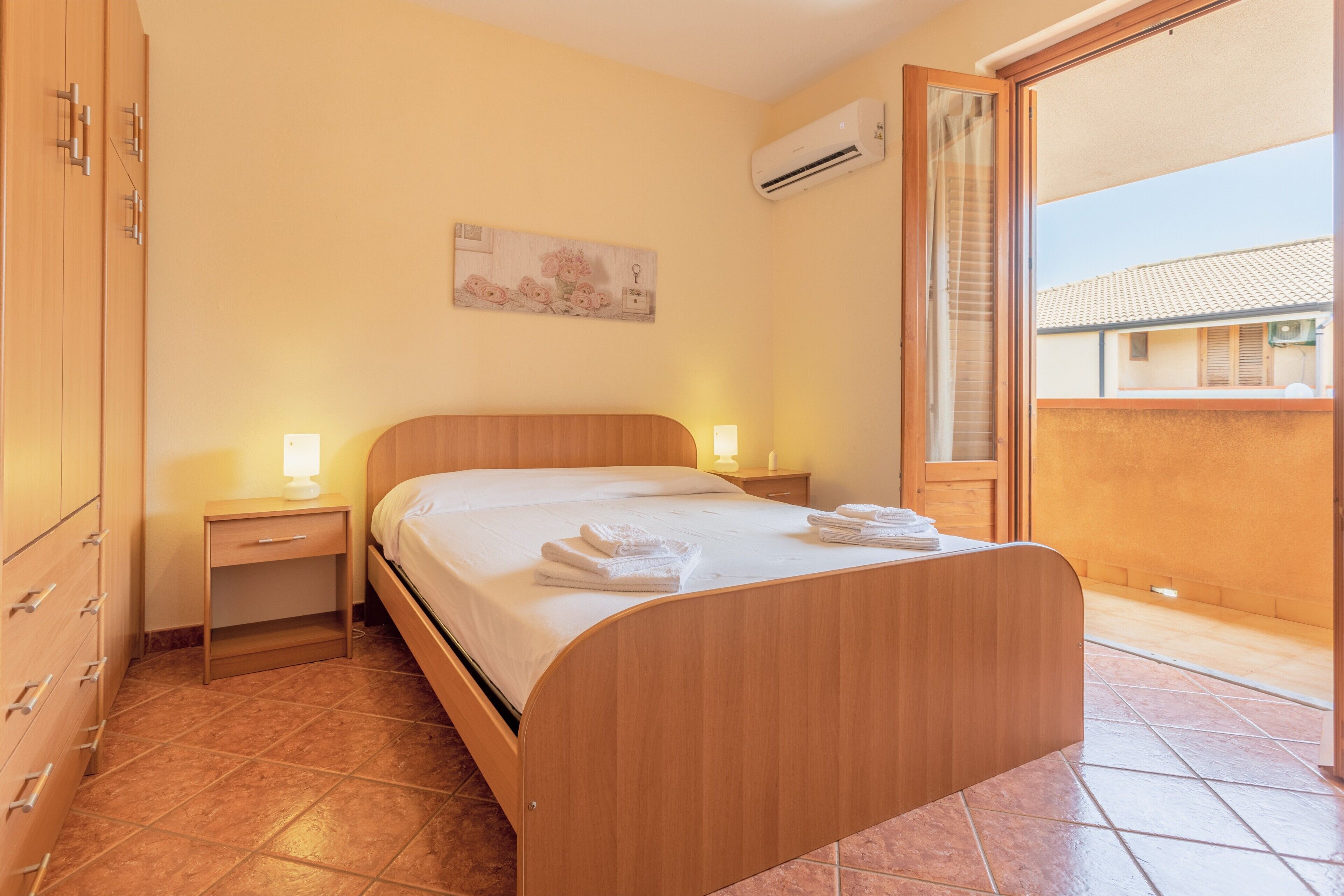 1 chambre, fer et planche à repasser, draps fournis