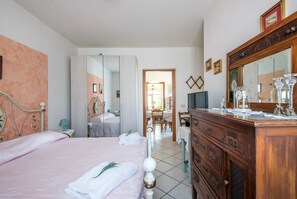 2 bedrooms, free WiFi, bed sheets - 'Casa Vacanze Chianti Summer' with Pool, Garden & Wi-Fi (Gaiole in Chianti)